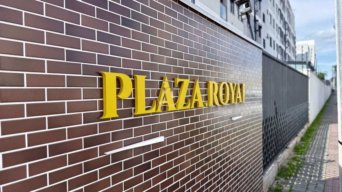 Apartamento Mobiliado à venda, no Condominio Plaza Royal em São José dos Pinhais, Parque da Fonte, com 2 quartos, 52m²